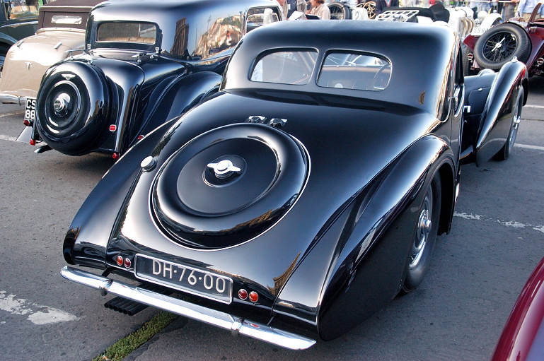 A Bugatti Type 57 SC-t Ettore Bugatti fia, Jean tervezte, és 1937-ben tudott 200-zal menni