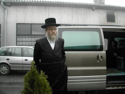 Schneebalg Eliezer f�rabbi meg�rkezett
// Fot�: Index, (c) 1999-2021 Index.hu