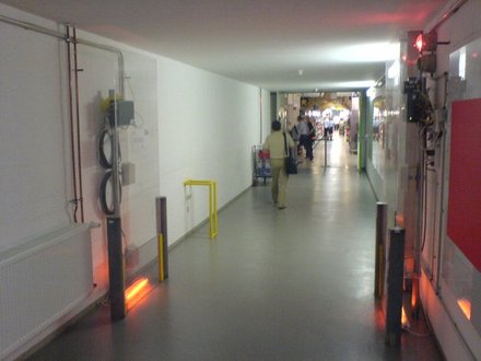 Az elad�t�rbe sem lehet �szrev�tlen�l beosonni.
// Fot�: Index.hu, (c) 1999-2021 Index.hu