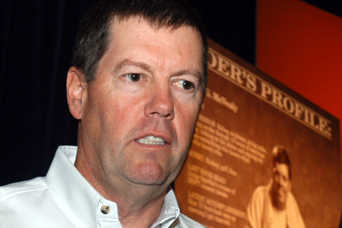 Scott McNealy, a Sun fnke szeret hokizni
// Fot: Index, (c) 1999-2024 Index.hu