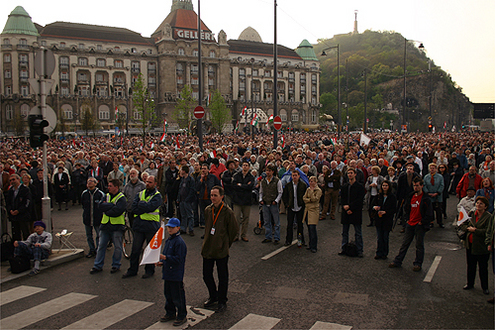 A Gell�rt t�ren is sokan voltak
// Fot�: Nagy Attila, (c) 1999-2026 Index.hu