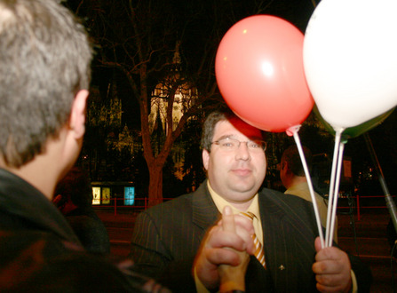 Pettk� Andr�s nemzeti l�gg�mb�kkel
// Fot�: F�ldes Andr�s, (c) 1999-2021 Index.hu