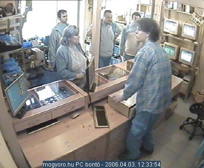 Ez l�tszik val�j�ban a pult m�g�l (Webcam: Mogyoro.hu)
// Fot�: Index, (c) 1999-2021 Index.hu