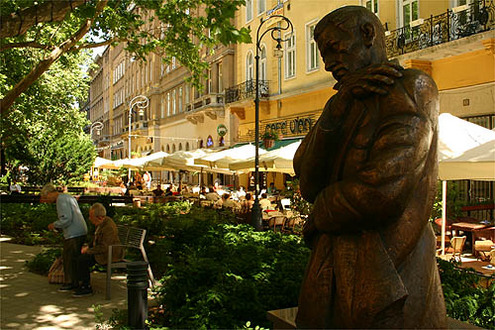 �j J�zsef Attila szobor
// Fot�: Nagy Attila, (c) 1999-2021 Index.hu