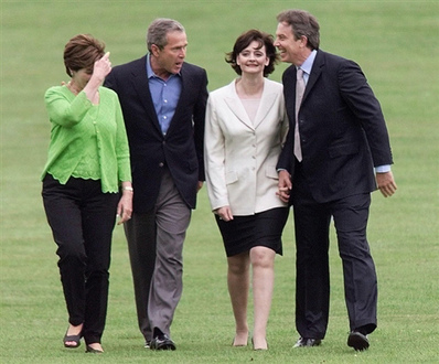 Tony és Cherie Blair George W. és Laura Bushsal a második győzelem után, még az iraki háború előtt.
// Fotó: AFP, (c) 1999-2023 Index.hu