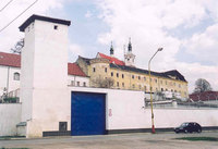 ... amit a brtn falai zrnak krbe!