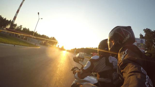 meleg motorosok pornó