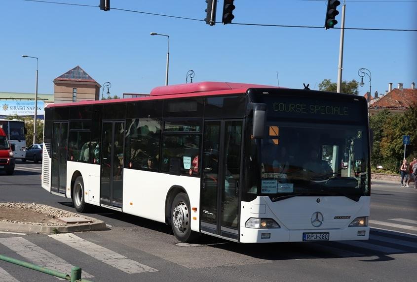 összetör és kötőjel randevú