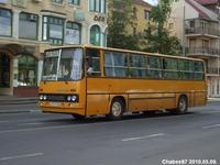 A Bcsszentgyrgyre tart BPF-709 a Dri F. stny - Szchenyi u. keresztezdsben vr a szabad jelzsre.