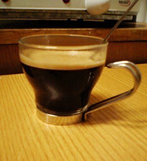Bialetti Mini Express kotyogós kávéfőző 2 csészével, 2 személyes, évfordulós kiadás Bialetti Mini Express kotyogós kávéfőző 2 csészével, 2 személyes, évfordulós kiadás