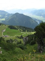 a hegy mellett jobbra lent a Reintalersee s az Inn vlgye